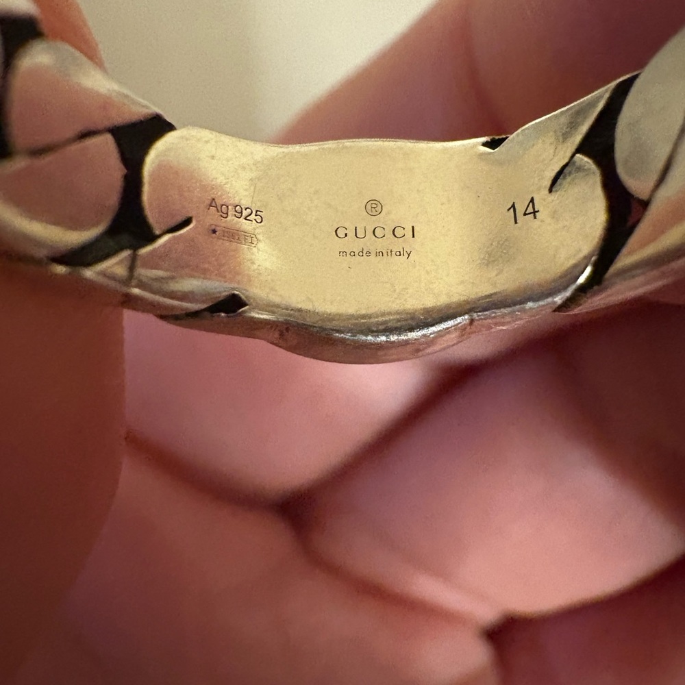 Gucci Silver and Black Ring - Picture 9 of 10